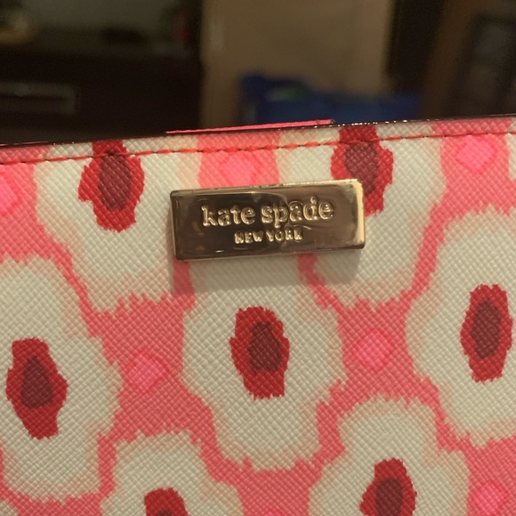 *KATE SPADE WALLET* - Picture 4 of 4